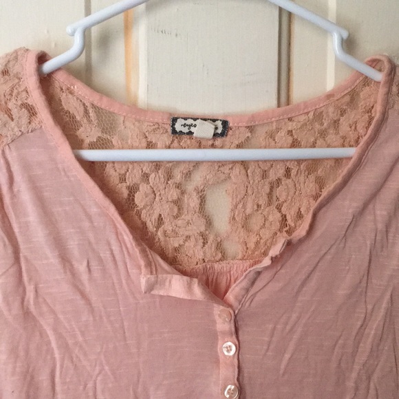 Pink lace top - Picture 2 of 3